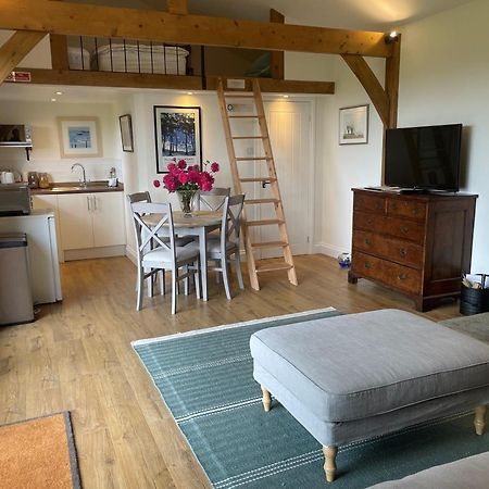 Stunning Cabin With Incredible Views Near Goodwood Rogate Esterno foto