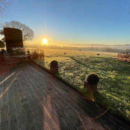 Stunning Cabin With Incredible Views Near Goodwood Rogate Esterno foto